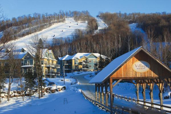 Mont-Blanc Ski Inout Condo W Pool Beach Access Saint-Faustin Exterior photo